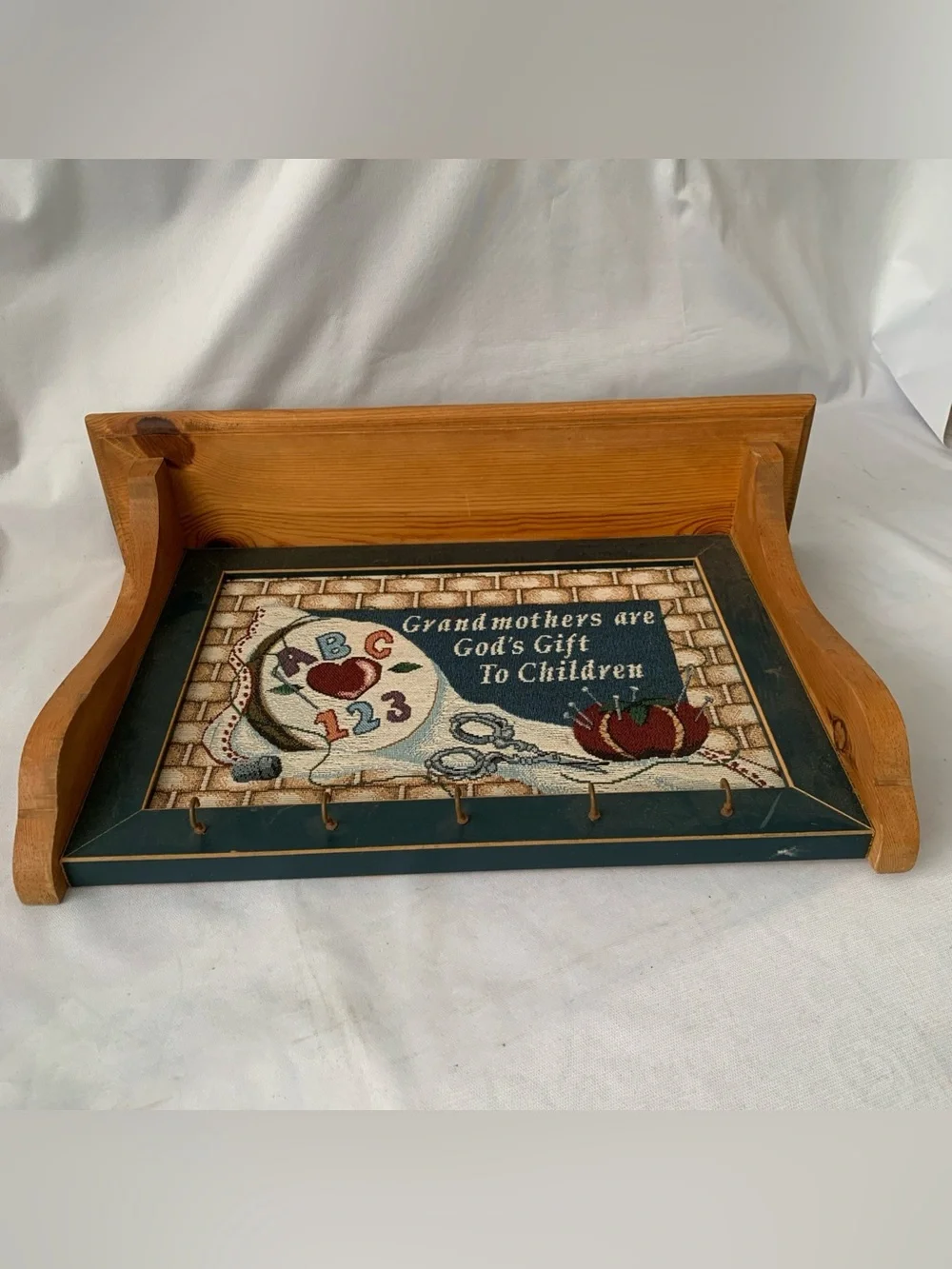 Vintage Countryside Farmhouse Style  Crafted 19” Pine Wood Shelf 5 Key Holder